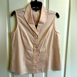 Jones of New York. Sleeveless shirt. Soft pink. Size 10.